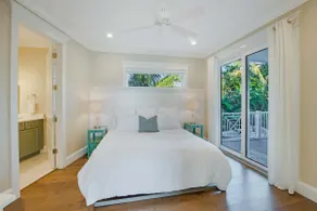 Tropical Hideaway - Luxury home near dining & beach - Image 2