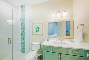 Tropical Hideaway - Luxury home near dining & beach - Image 3