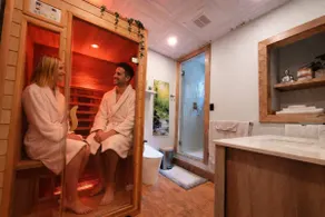 Spa retreat, Suana, Free Massages, Rooftop Deck! - Image 5