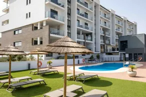 Luxury apartment with sea and mountain views - Image 2