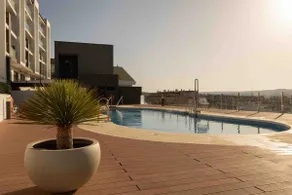 Luxury apartment with sea and mountain views - Image 5