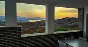 Luxury apartment with sea and mountain views - Image 4