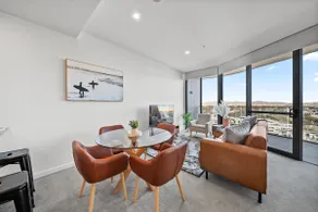 Apartment with Gym and Indoor Pool Access - Image 2