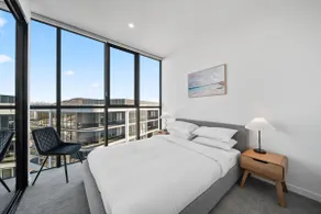 Apartment with Gym and Indoor Pool Access - Image 3