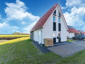 Detached villa with view, garden and privacy - Image 2