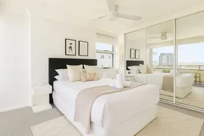 Light-Filled 1BR | Prime New Farm Location - Image 2