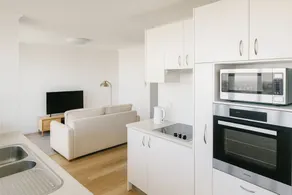 Light-Filled 1BR | Prime New Farm Location - Image 4