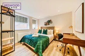 Brand New Town Center, Free Fast WiFi, Balcony By Redwood Stays - Image 2