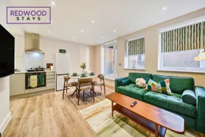 Brand New Town Center, Free Fast WiFi, Balcony By Redwood Stays - Image 5