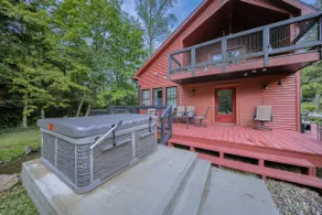 Willow Brook Getaway: Hot Tub, Deck in Mifflinburg - Image 3