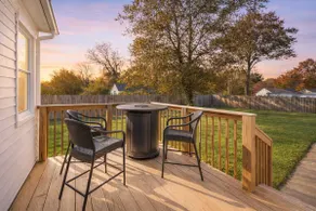 Derby-ready home near Churchill Downs with parking - Image 5