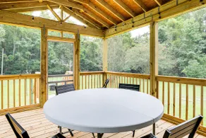 Screened Porch: Family-friendly St Stephen Retreat - Image 5