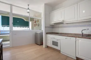 Appartamento totalmente attrezzato con giardino, piscina e terrazza | Vista sulla spiaggia | Ideale per lavorare da remoto - Image 4