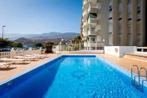 Appartamento totalmente attrezzato con giardino, piscina e terrazza | Vista sulla spiaggia | Ideale per lavorare da remoto - Image 2