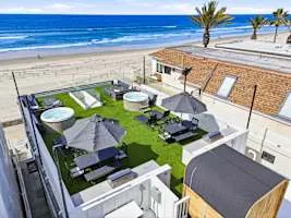 Luxury S Oceanfront Unit with Rooftop & Hot Tub - Image 3