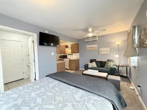 Eleven South: One - Modern Studio Apartment - Image 2
