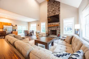 NF72: Brand New, Creekside home, 3 King Suites, - Image 3