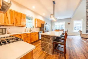 NF72: Brand New, Creekside home, 3 King Suites, - Image 5