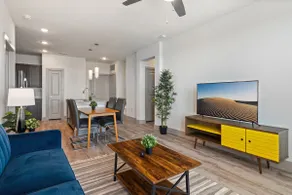Luxury 2BD/2BA Next to Airport 3115 - Image 3