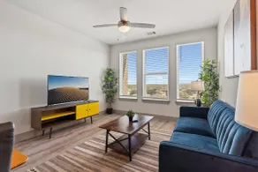 Luxury 2BD/2BA Next to Airport 3115 - Image 2