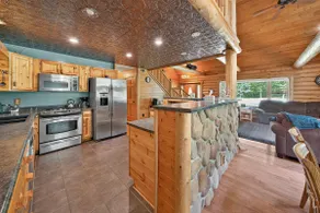Forest Escape w/ Hot Tub & Bunk Rooms - Image 5