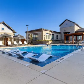 Convenient WorkerFriendly, A+Location, w/ Pool&Gym - Image 5