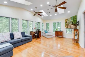Dew Drop Inn | 4BR Retreat | Lakeside | Hot Tub - Image 2