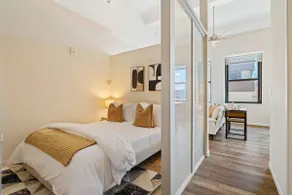 Downtown Apt with Pool, Parking near stadiums - Image 2