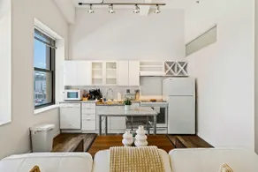 Downtown Apt with Pool, Parking near stadiums - Image 4