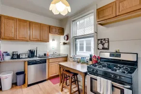 Beautiful Three Bedroom Apartment Near Loyola - Image 3