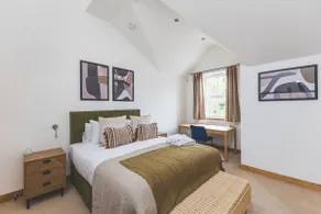 Elegant 1BDR Flat with Private Patio - Image 3