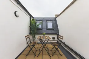 Elegant 1BDR Flat with Private Patio - Image 4