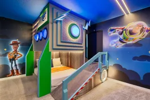 10Bd Epic Vacation Home! Themed Rooms Windsor Cay - Image 4