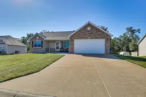 Bar, Pool Table & Yard! Spacious Union Home - Image 4