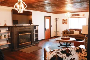 Alley Oasis — 4BR/3BA Spa Yard Retreat - Image 2