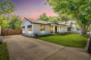 Howdy House · Huge Yard · Gameroom · Near TSU - Image 5