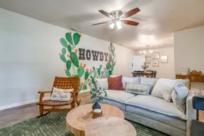 Howdy House · Huge Yard · Gameroom · Near TSU - Image 2