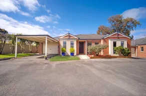 Blue Bird Villa Hamilton - Image 2