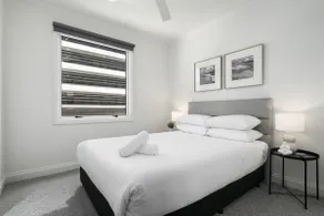 Spacious 3-Bed Apartment in Melbourne CBD - Image 3