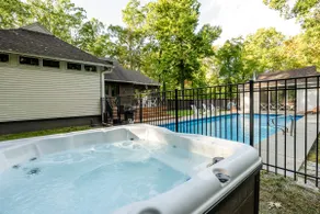 Lakeside Beauty With Pool, Hot Tub and More! - Image 3