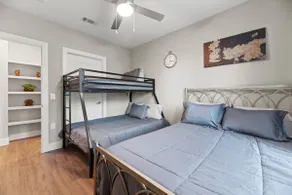 Sleeps 10 w/King Bed+Gym+Free Parking+Stockyards - Image 3