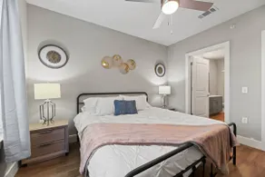 Sleeps 10 w/King Bed+Gym+Free Parking+Stockyards - Image 4