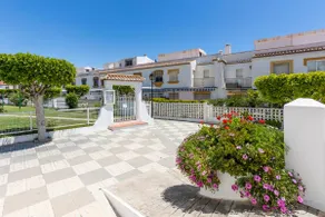 Townhouse with pool next to the beach - Image 3