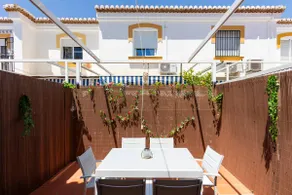 Townhouse with pool next to the beach - Image 4