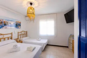 Townhouse with pool next to the beach - Image 2