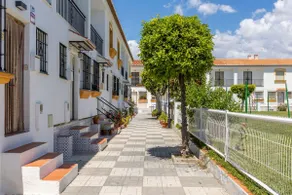 Townhouse with pool next to the beach - Image 5
