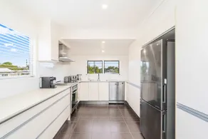 Holiday on Hibiscus - 4BD/Pool/Walk to Beach - Image 4