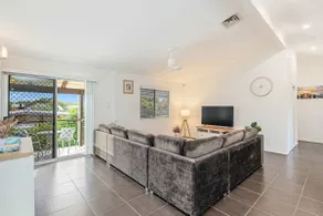 Holiday on Hibiscus - 4BD/Pool/Walk to Beach - Image 3