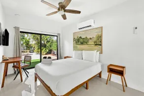 Sleek Kitchenette & Queen Bed - Image 4