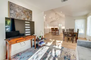 4 Mi to UT Austin: Bright & Modern Family Home - Image 4